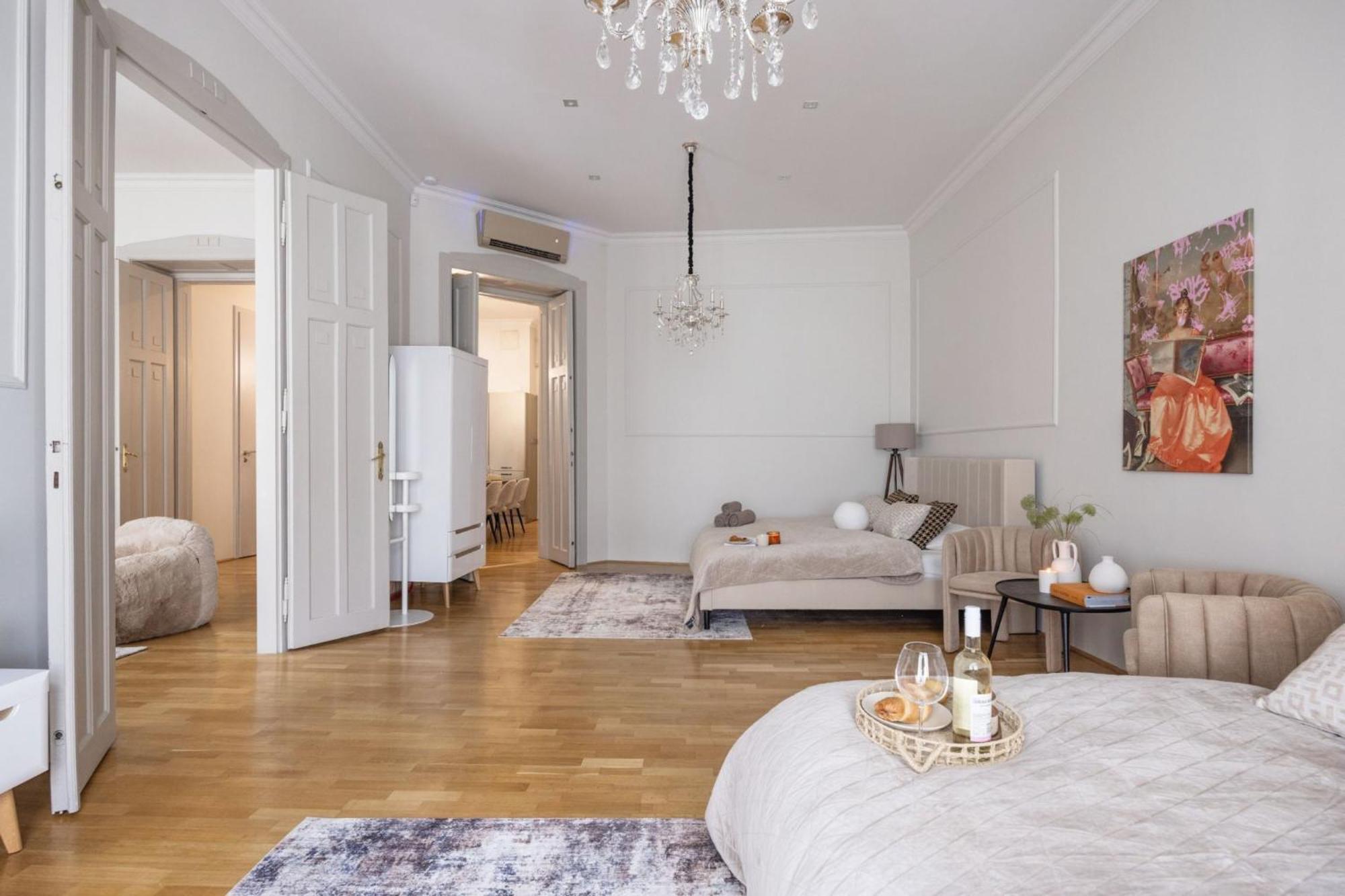 Timeless Elegant Apartment By Opera House Budapest Eksteriør billede