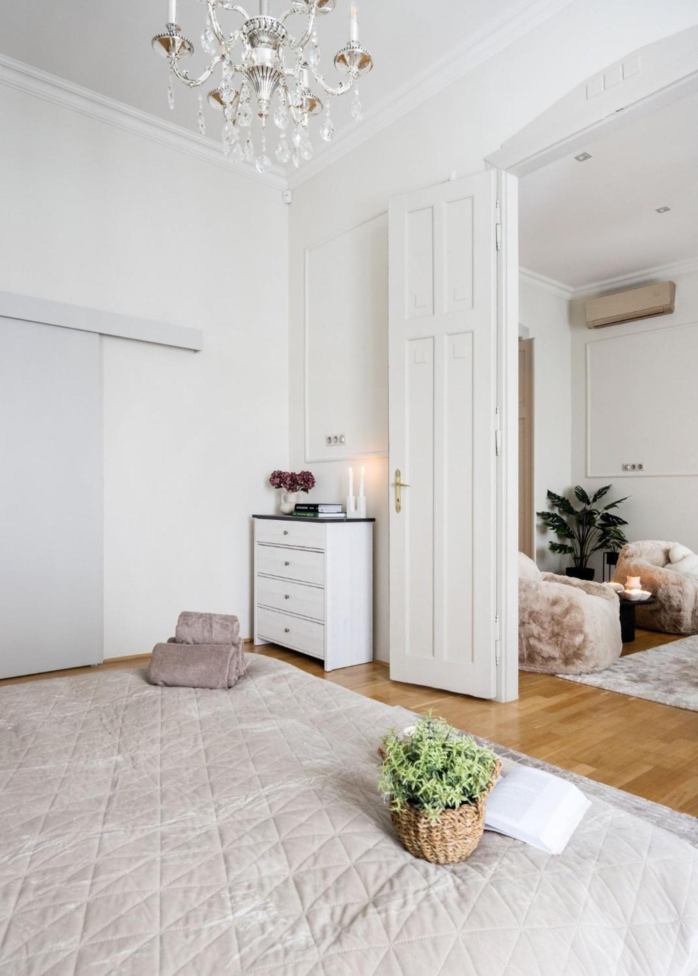 Timeless Elegant Apartment By Opera House Budapest Eksteriør billede