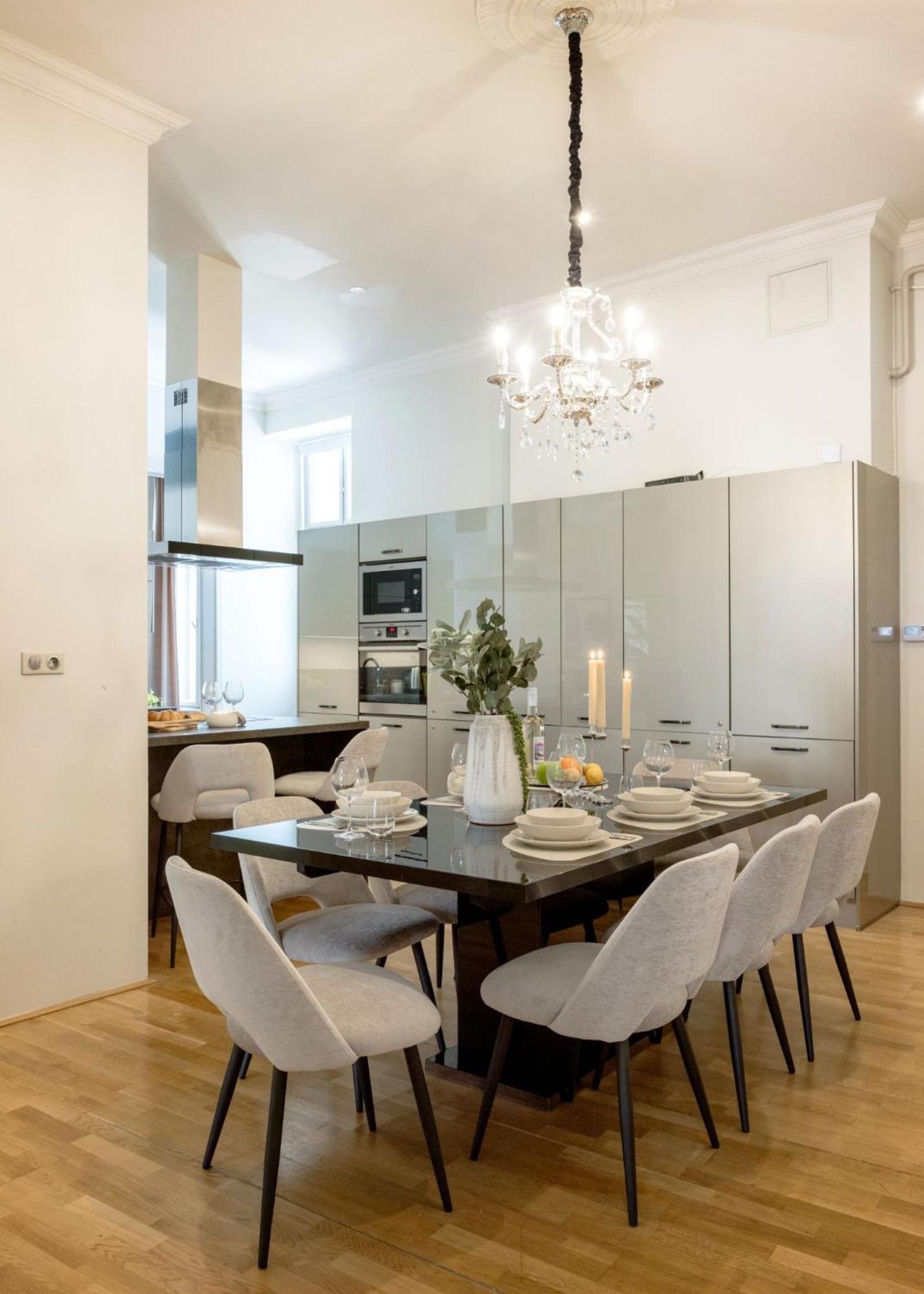 Timeless Elegant Apartment By Opera House Budapest Eksteriør billede