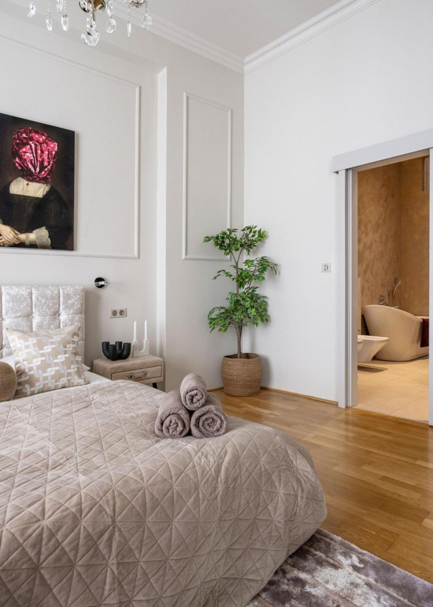 Timeless Elegant Apartment By Opera House Budapest Eksteriør billede